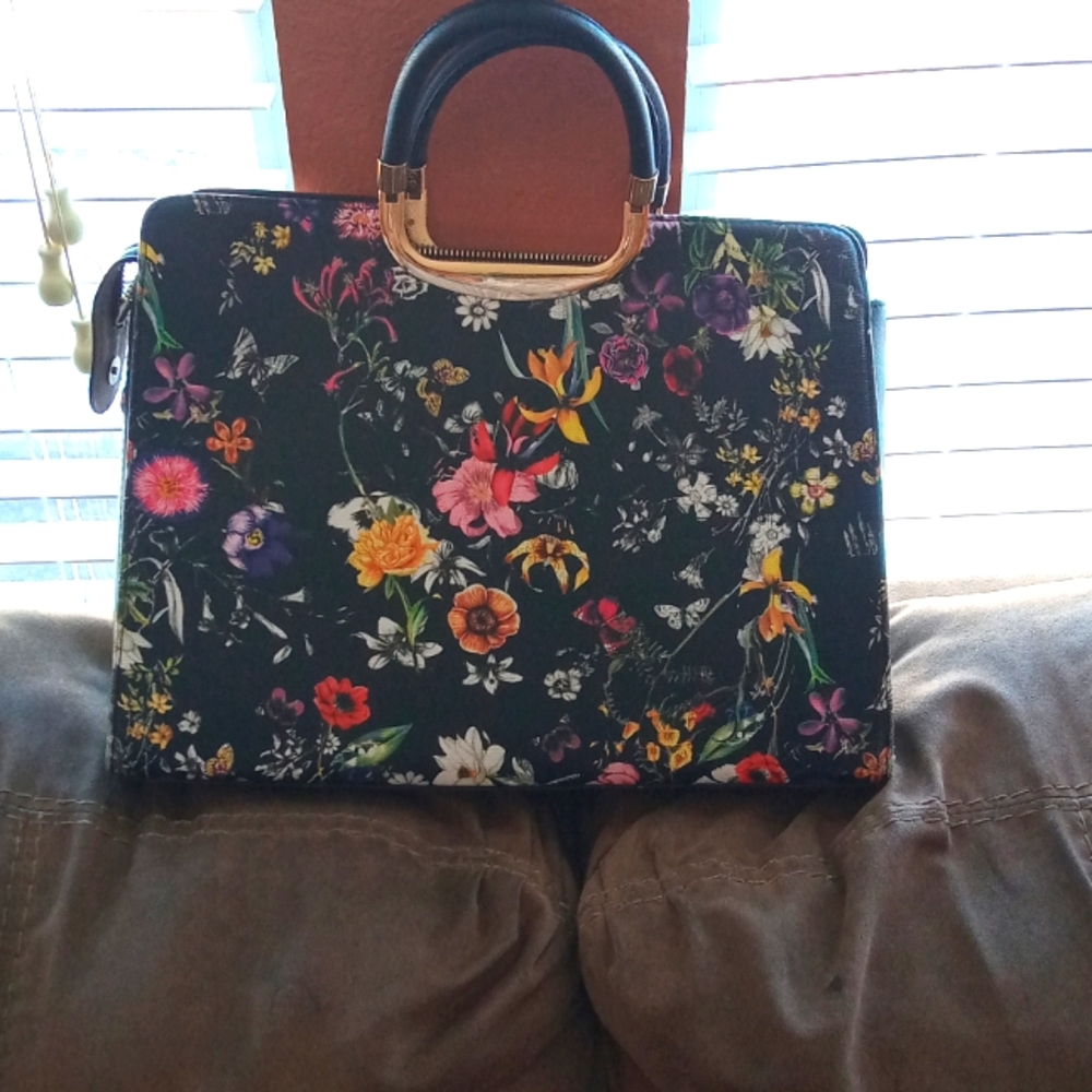Dasein Black floral handbag and wallet set